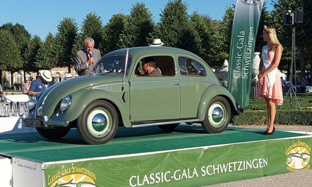 Pokal bei der Classic-Gala Schwetzingen